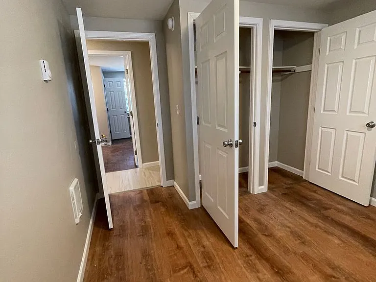 Churchill Village Apartments — Photo 102