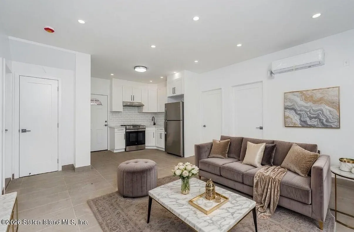 2 bed, 650 sqft, $2,400 — Photo 4