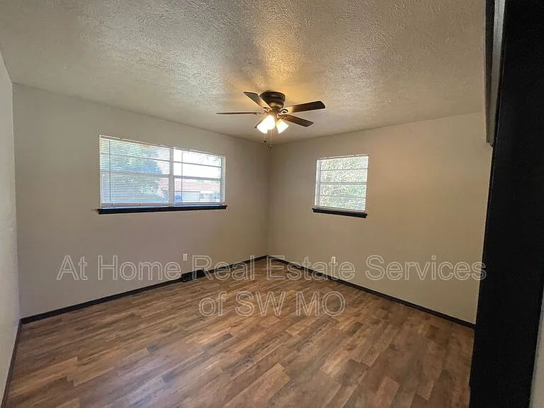 2816 W Chicago St — Photo 11