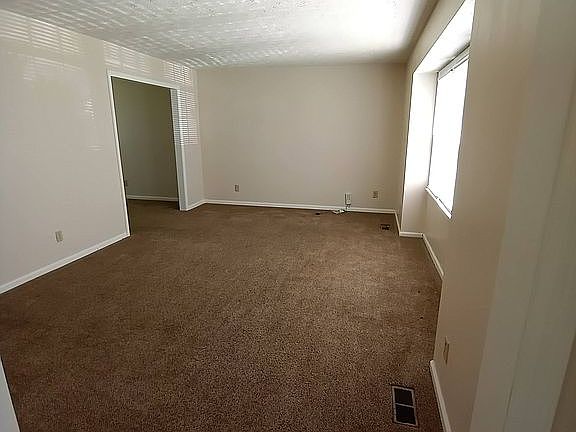 4th image of 505 Dobbins Pike
