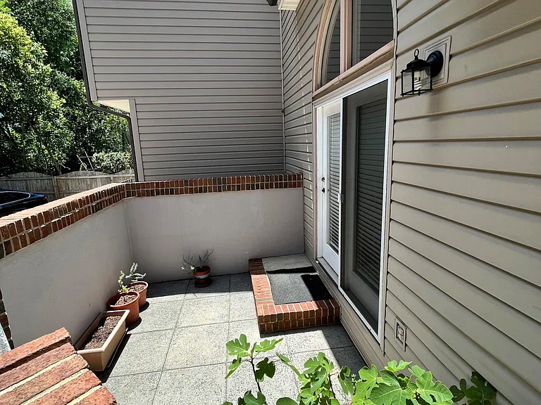 803 Lexington Ave — Photo 28