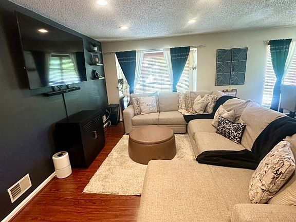 5th image of 4001 Riddle Ct