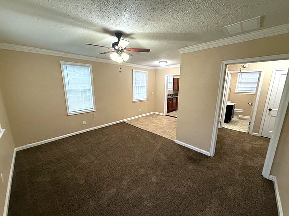 4th image of 443 Jacklyn Ave