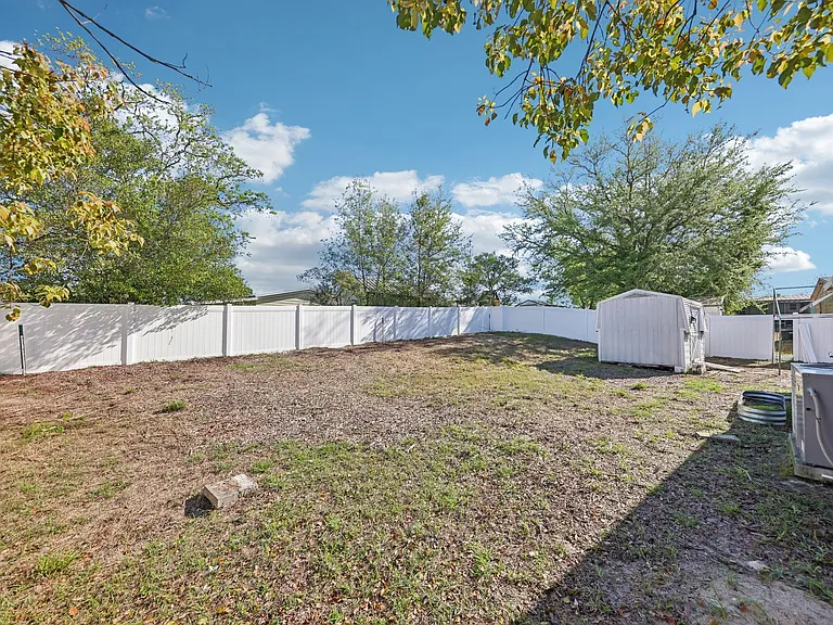 39 Maplehurst Ave — Photo 20