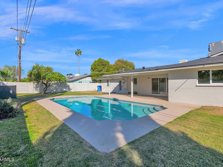 501 W Seldon Ln — Photo 41