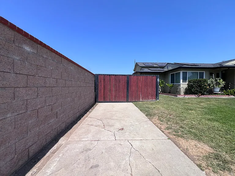 14055 Honeysuckle Ln #1/2 — Photo 17
