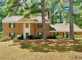 621 Malone Dr, Center, TX 75935