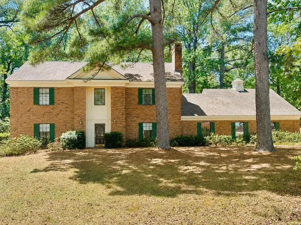 621 Malone Dr, Center, TX 75935