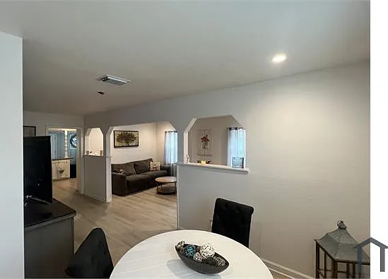 4 bed, 1500 sqft, $2,700 — Photo 2