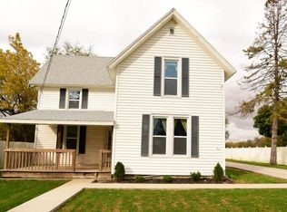 528 E Prospect St, Manchester, IA 52057