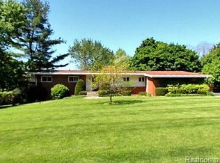 2940 Acorn Rd, Bloomfield Hills, MI 48302