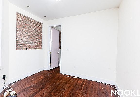 3rd image of 900 Hart St APT 1R
