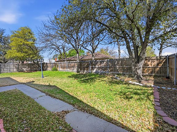 4th image of 3311 Peachtree Ln