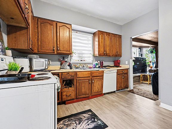4th image of 2832 6th St