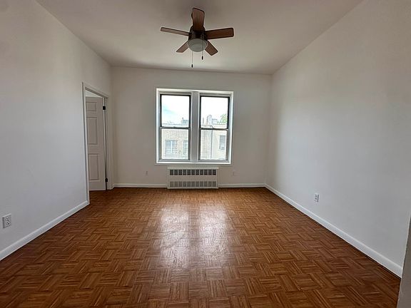 4th image of 2580 36th St APT 3R