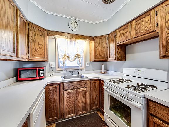 5th image of 26 Pine St