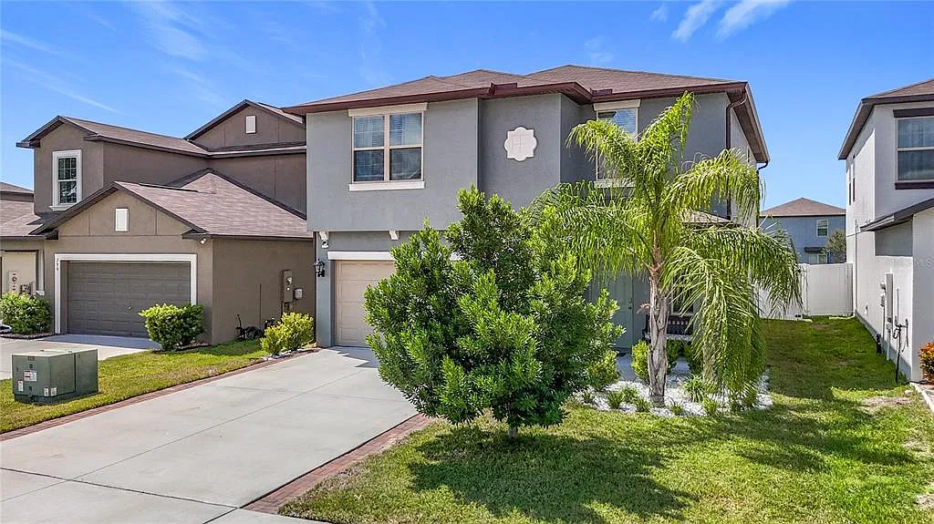 5 bed, 2.5 bath, 2190 sqft, $2,850 — Photo 1