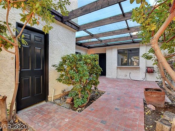 5th image of 2584 Malabar Ave