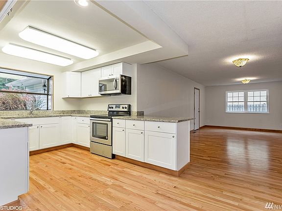 5th image of 4452 Meadow Pl SE