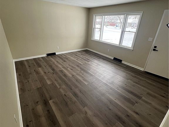 4th image of 653 Chapel Ln