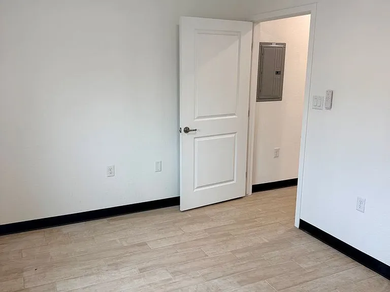 1134 S Palm Ave — Photo 32