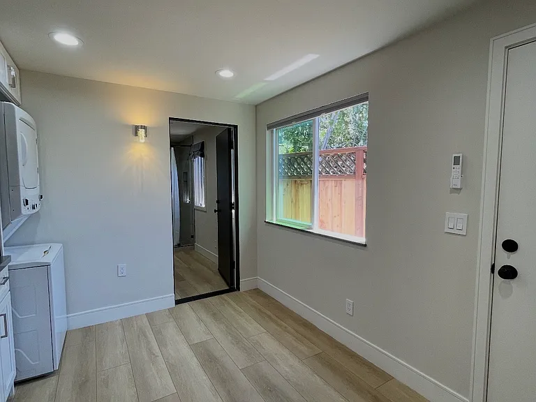 2525B Waverley St — Photo 8