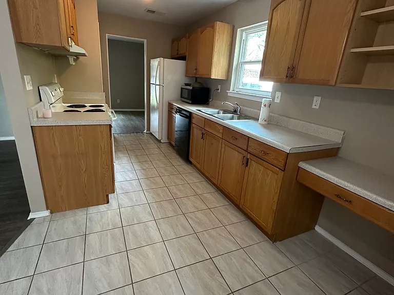 5800 Holly Hill Ct — Photo 9