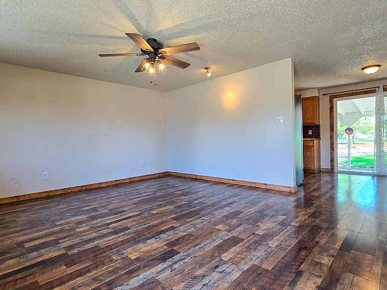 2120 N Wilson Ave — Photo 7