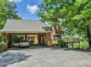 133 Valley Dr, Black Mountain, NC 28711