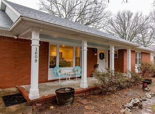 1609 W Shadowridge Dr, Fayetteville, AR 72701