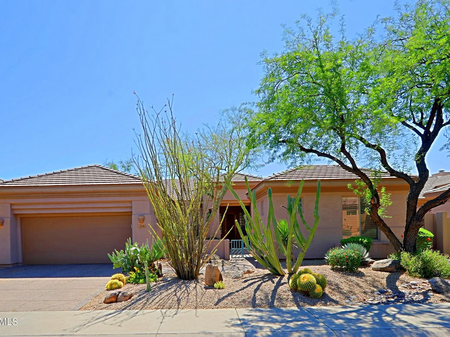 3 bed, 3.0 bath, 2161 sqft, $3,000 — Photo 1