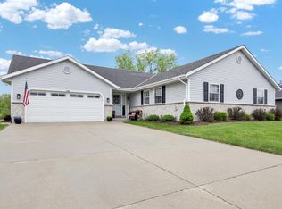 6905 Jamestown Ct, West Bend, WI 53090