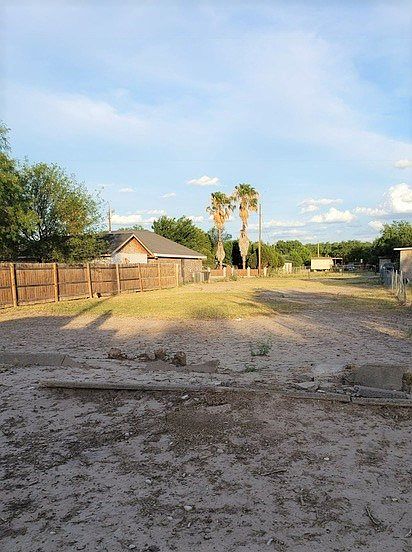 2nd image of 1031 Mariza St