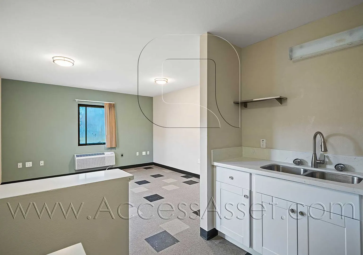 (*) 572-100-046 — Photo 1