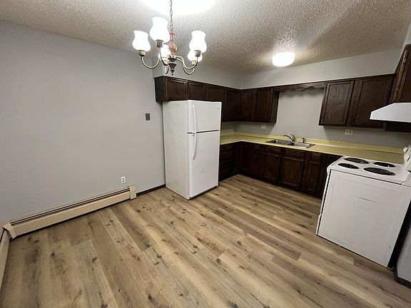 2nd image of 803 3rd Ave NE