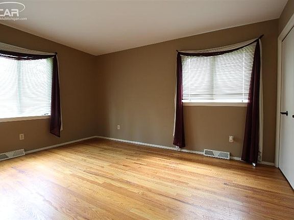 3rd image of 5417 S Sycamore Dr
