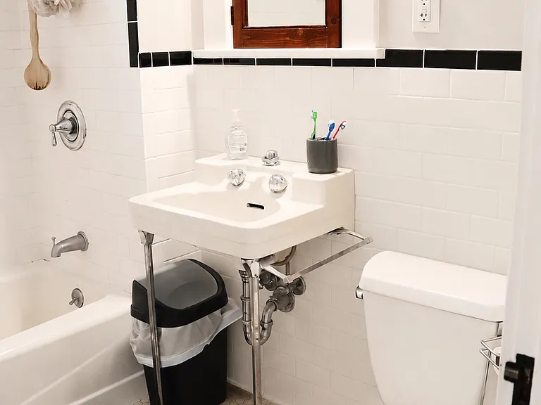 693 Linwood Ave #2 — Photo 9