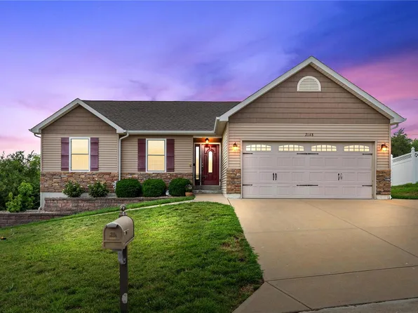 2148 Oakglen St, Imperial, MO 63052