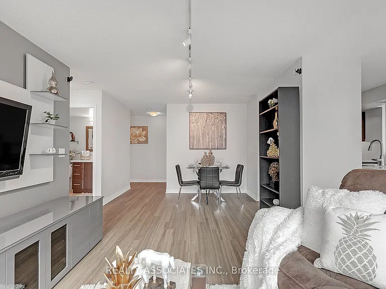 19 Grand Trunk Cres #2710 — Photo 14
