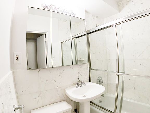4th image of 229 E 80th St APT 4C