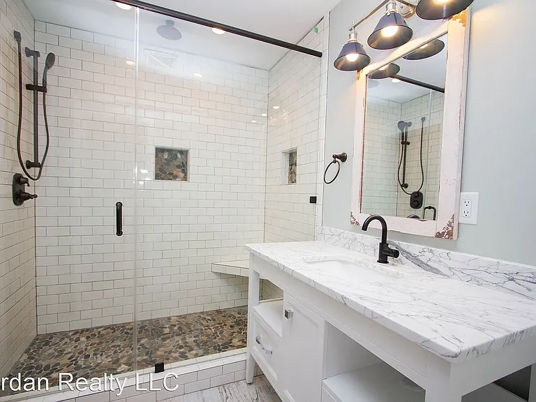 132 Romney St #A — Photo 8