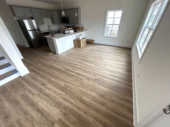 5th image of 215 Ruth St #4B-4Ba-2134Sqft