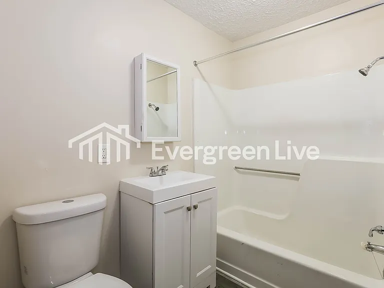 2422 Sharon Ave — Photo 14