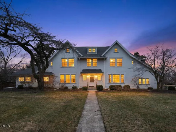 405 Forest Dr, Rossford, OH 43460