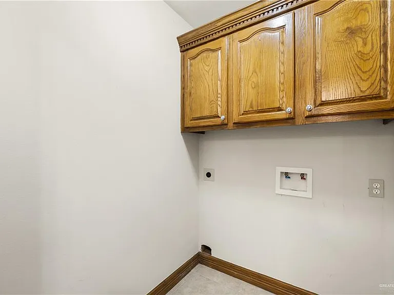 801 New Orleans Cir — Photo 16
