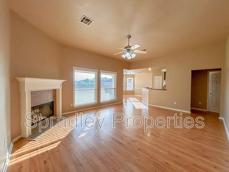 3 bed, 2.0 bath, 1516 sqft, $1,725 — Photo 3
