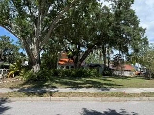 219 24th St W, Bradenton, FL 34205