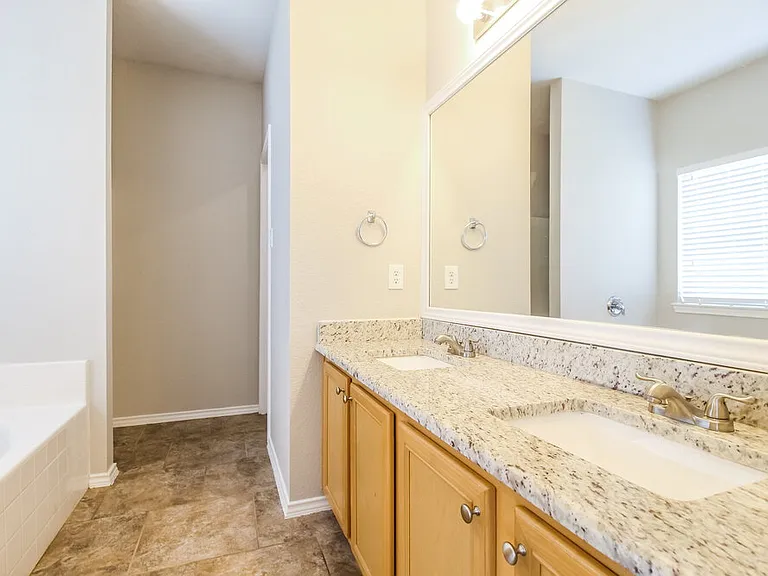10048 Iron Ridge Dr — Photo 10