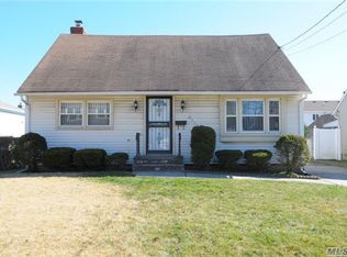 2355 Willow St, Wantagh, NY 11793