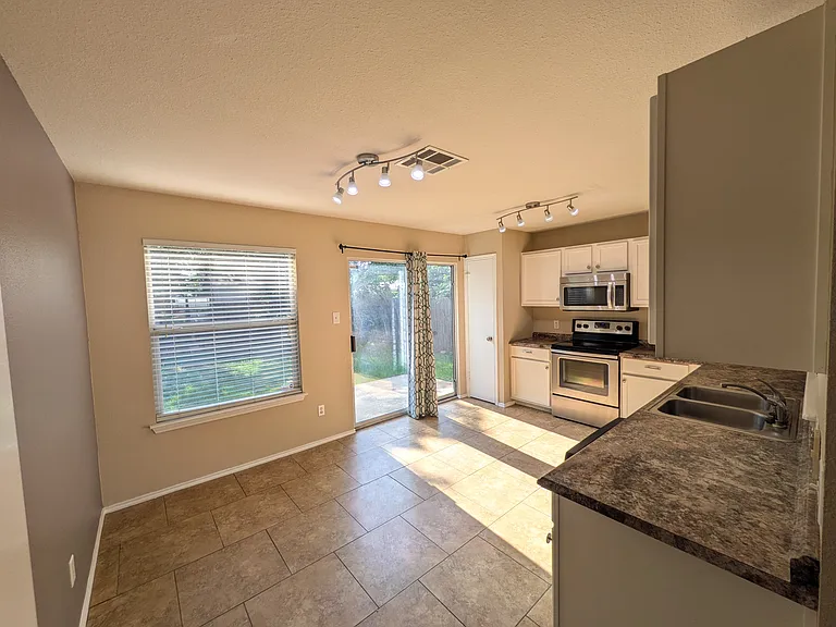 133 Carolyns Way — Photo 6